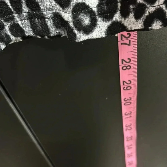 Mario Serrani Scoop-neck,side slit,stretch leopard print long sleeve tunic top - Picture 8 of 10